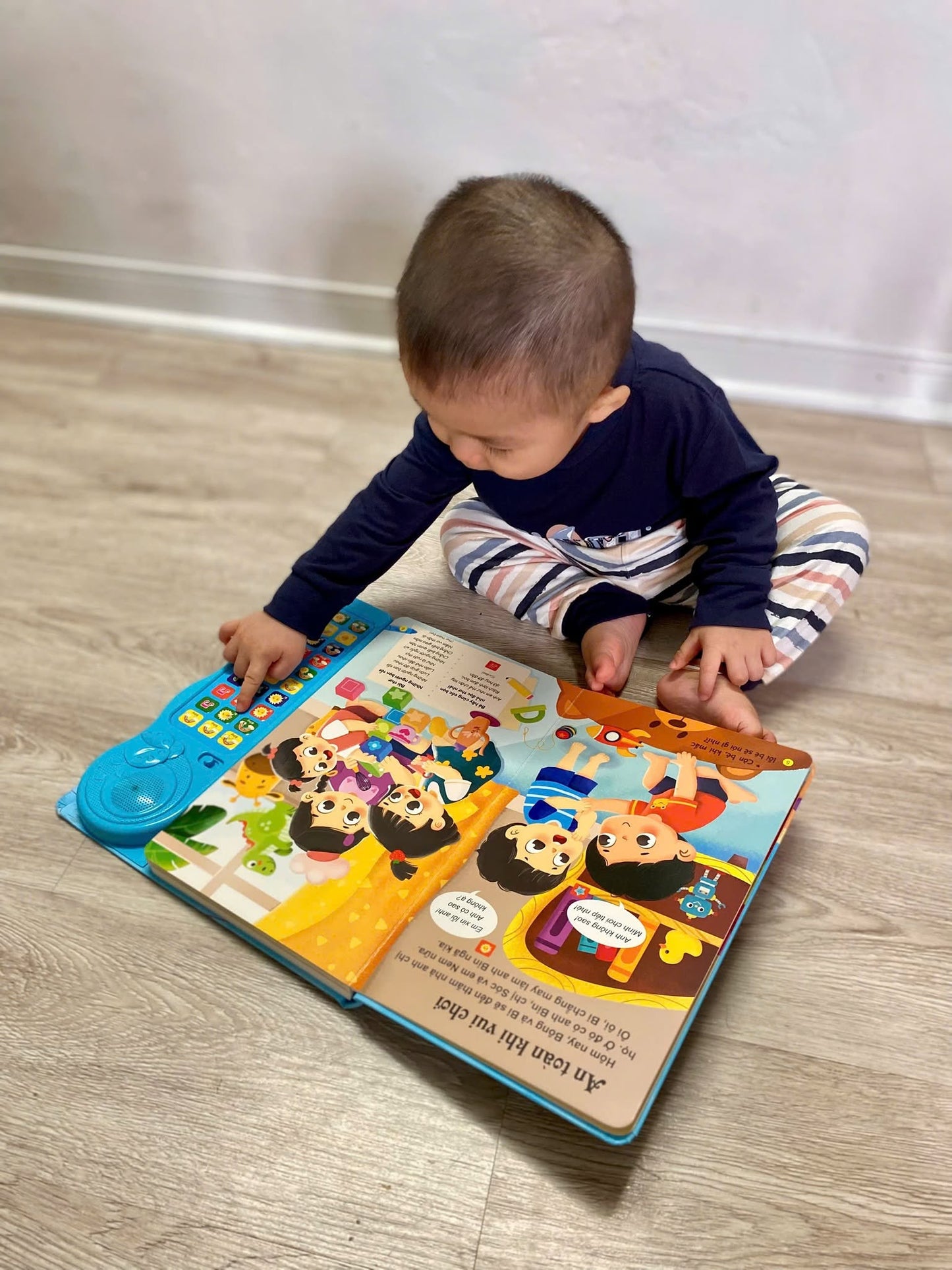 Sách âm thanh - Bé học nói Learning to Talk In Vietnamese Soundbook