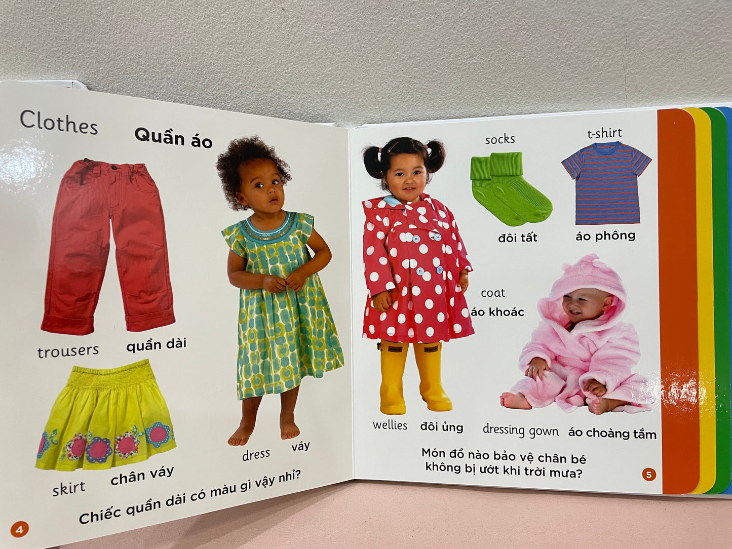 First words bilingual Vietnamese-English dictionary board book set for toddler (Animals, Colours, Farms, Vehicles, Words)