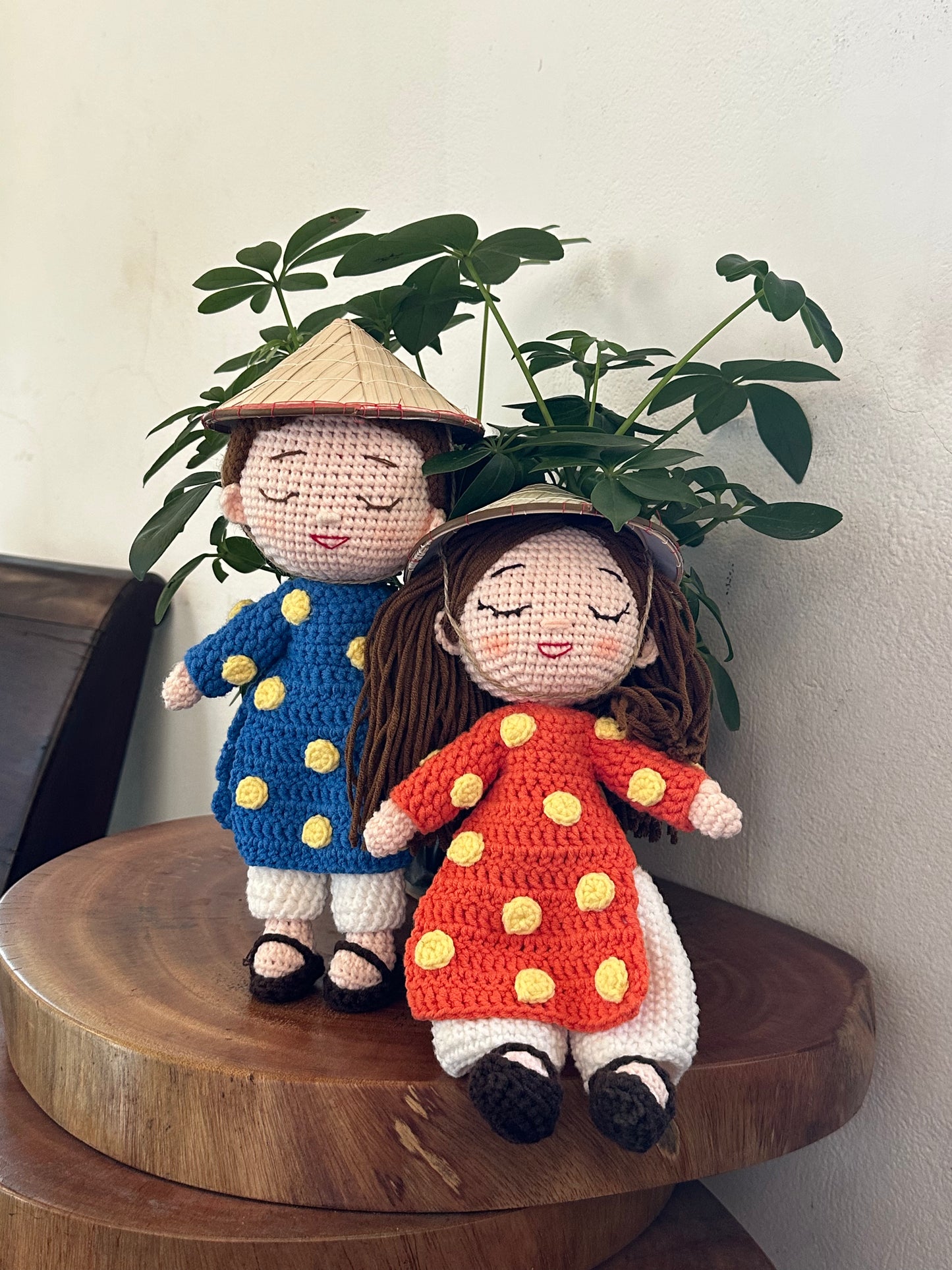 Crochet dolls in ao dai