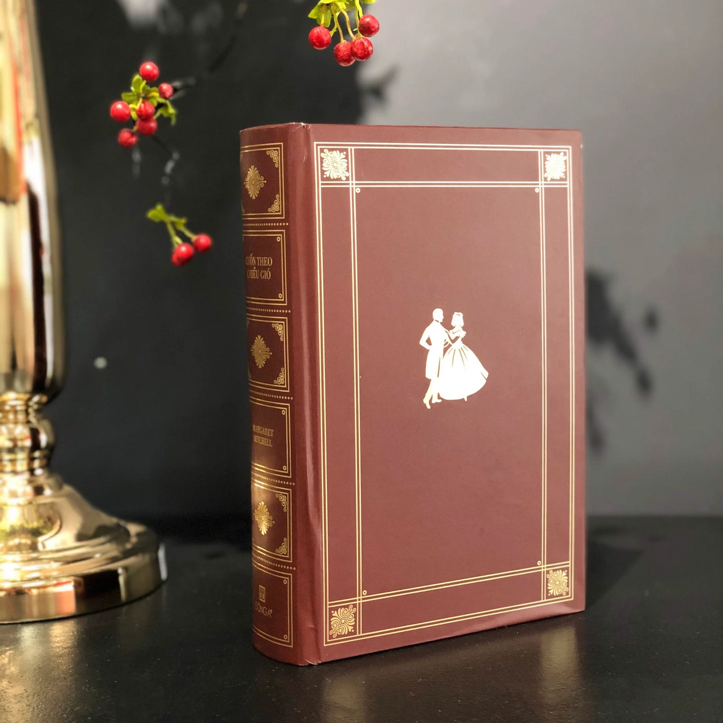 Cuốn theo chiều gió bản limited bìa cứng Đông A
