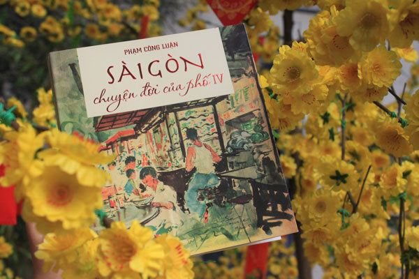 Sài Gòn chuyện đời của phố tập 1,2,3,4 A collection of essays and visuals about everyday life of Sai Gon