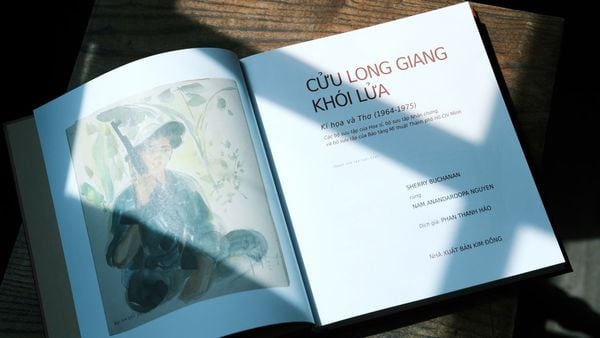 Cửu Long Giang Khói Lửa - Kí Họa Và Thơ Mekong Diaries: Viet Cong Drawings and Stories, 1964-1975 (Vietnamese Edition)