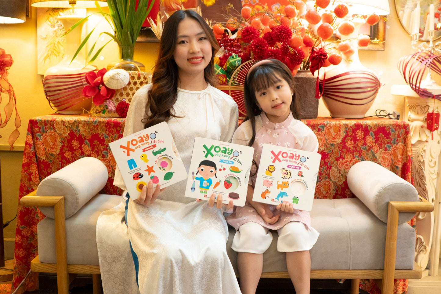 Xoay xoay những cuốn sách tương tác! Interactive boardbook to learn Vietnamese first word| Bilingual Vietnamese boardbook! Books for toddler