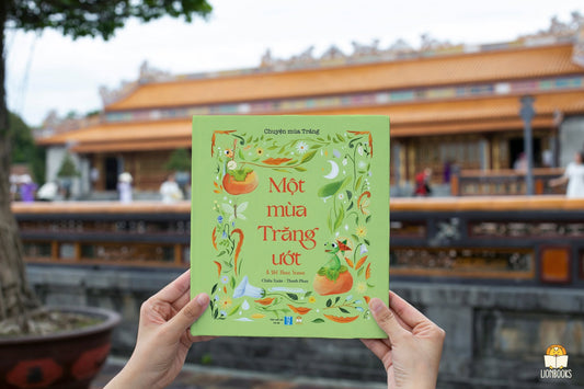 Một mùa trăng ướt [Sách song ngữ về Trung Thu] A bilingual Vietnamese English book about MidAutumn Festival (Copy)