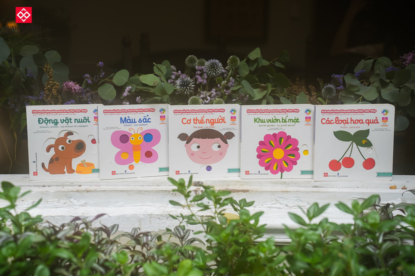 Sách tương tác chuyển động đa ngôn ngữ |Interactive Lift-the-Flap Moving Books (Vietnamese-English-French) | Kididoc Series 0-6