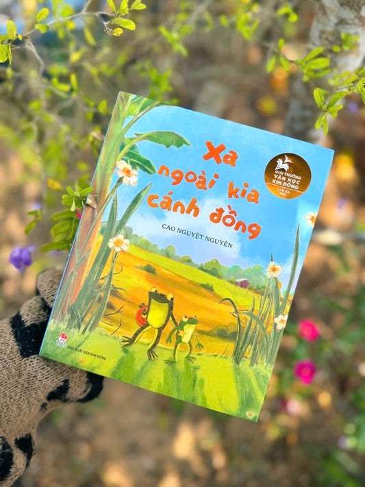 Xa ngoài kia cánh đồng