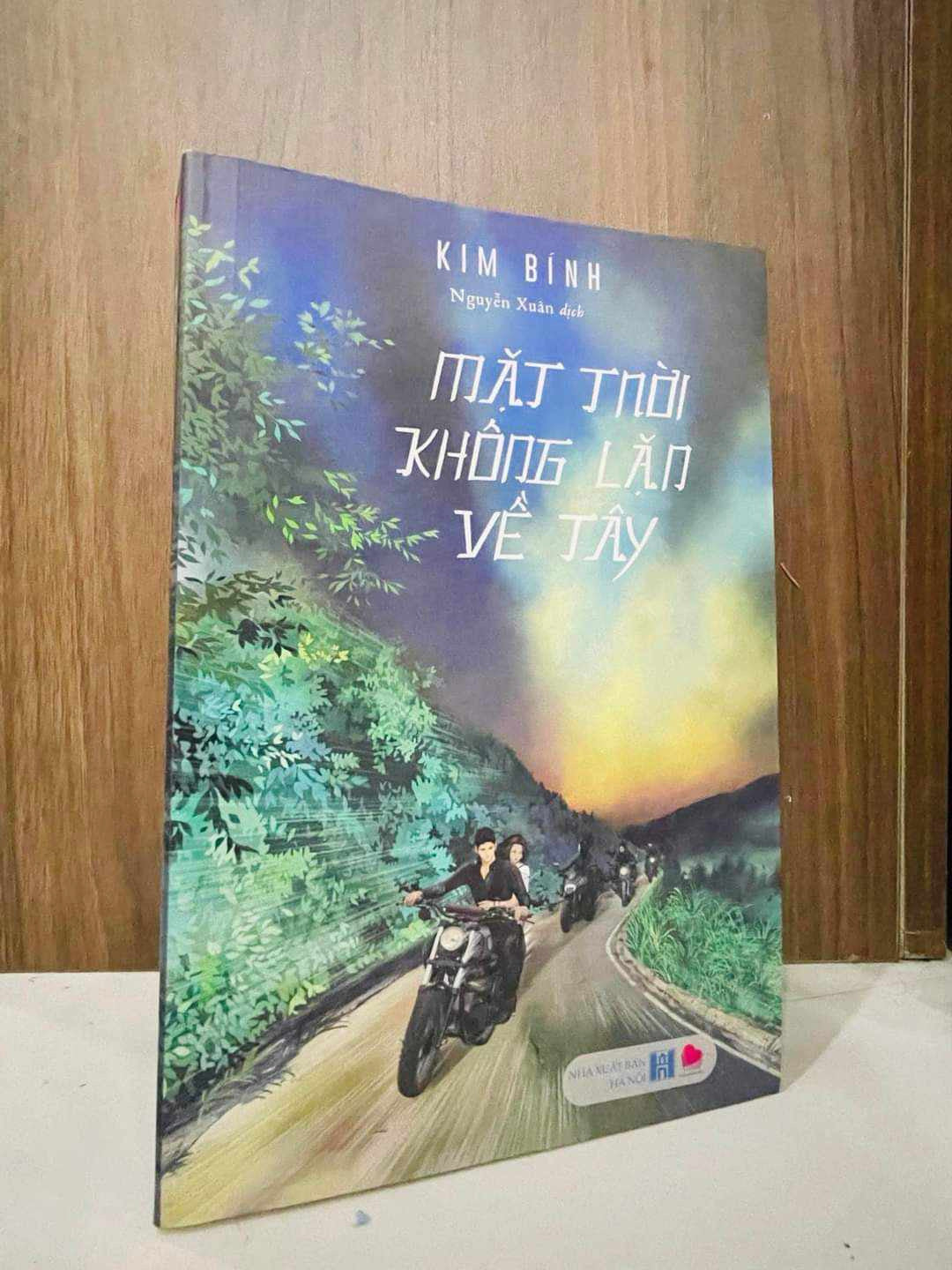 Mặt trời không lặn về Tây—Kim Bính