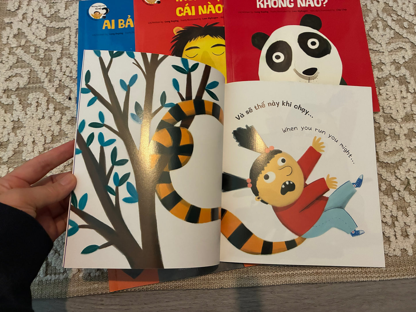 Những đứa trẻ tò mò-Wonderous children Bilingual Books in Vietnamese and English