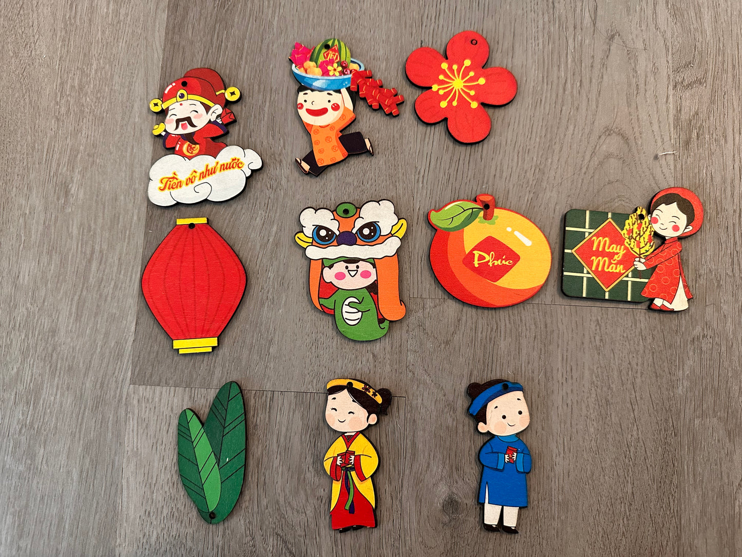 Thẻ trang trí Tết bằng gỗ/ Lunar New Year wooden decoration set (May Mắn)