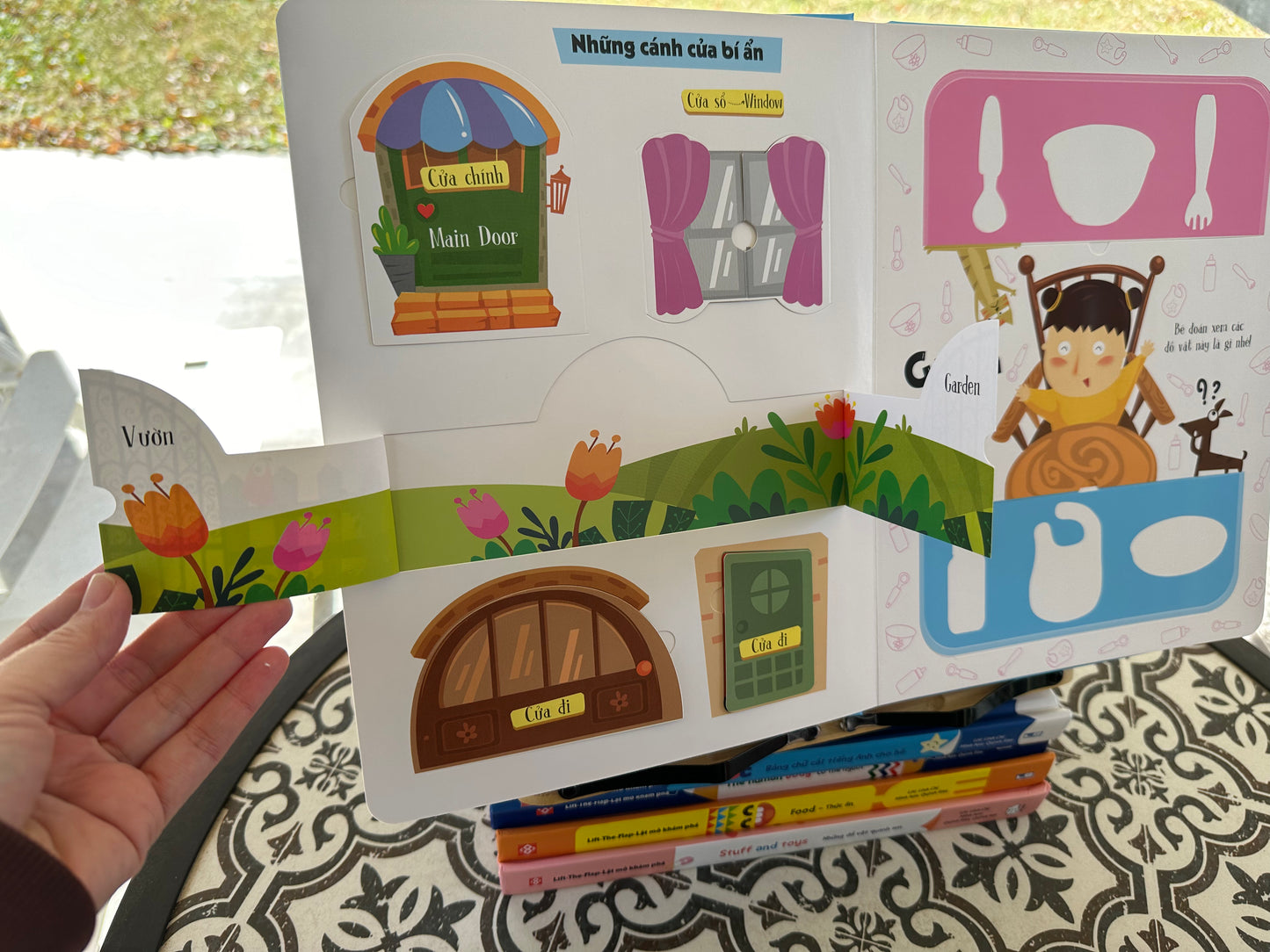 Lift-The-Flap Bilingual Vietnamese BoardBooks for Children (First words book, Animals, Body, stuff around the house, ABC Vietnamese) Sách tương tác lật mở cho bé từ 2-6 tuổi