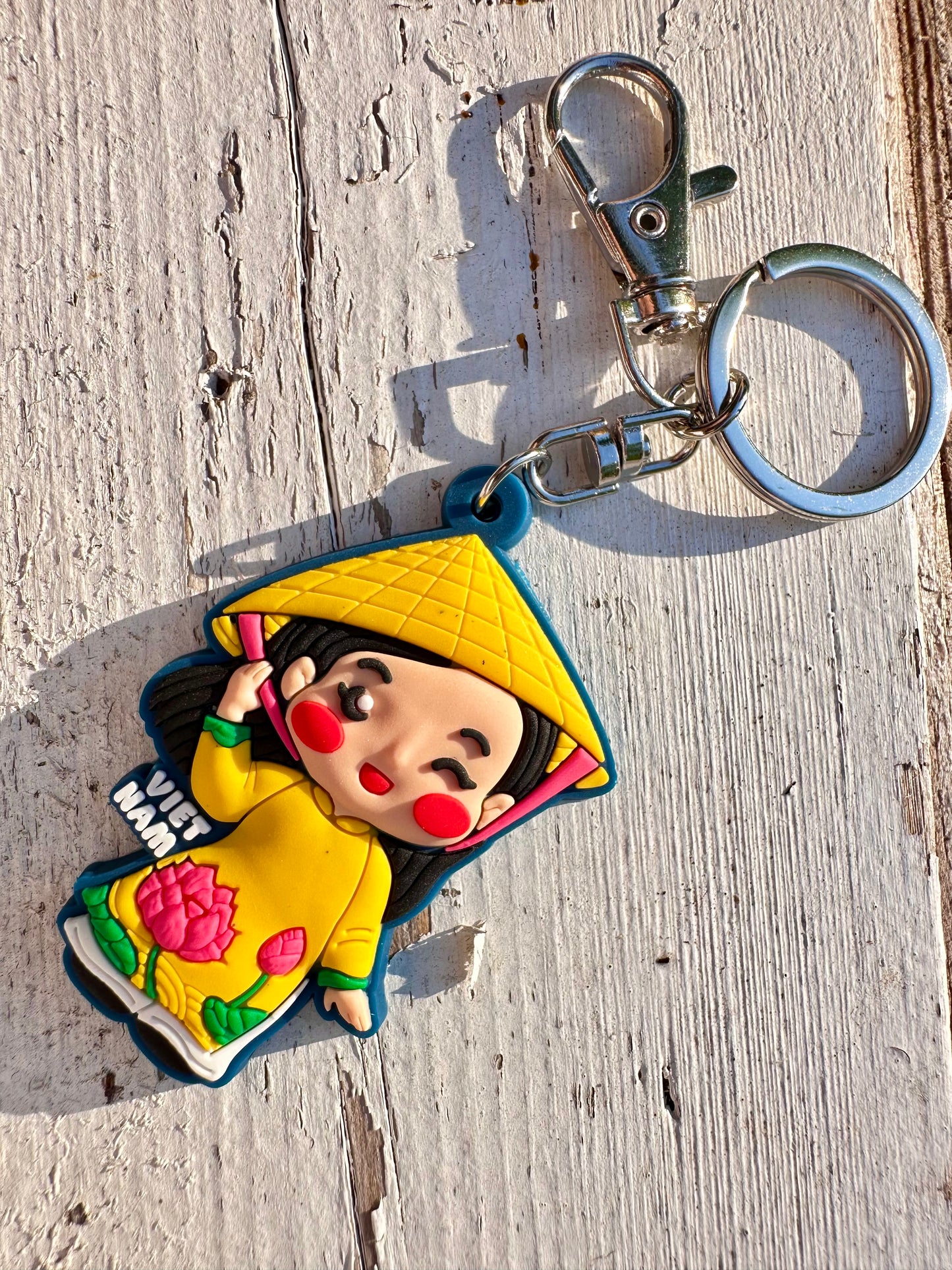 Vietnam Keychain — Vietnamese girl (Cô bé mặc áo dài)