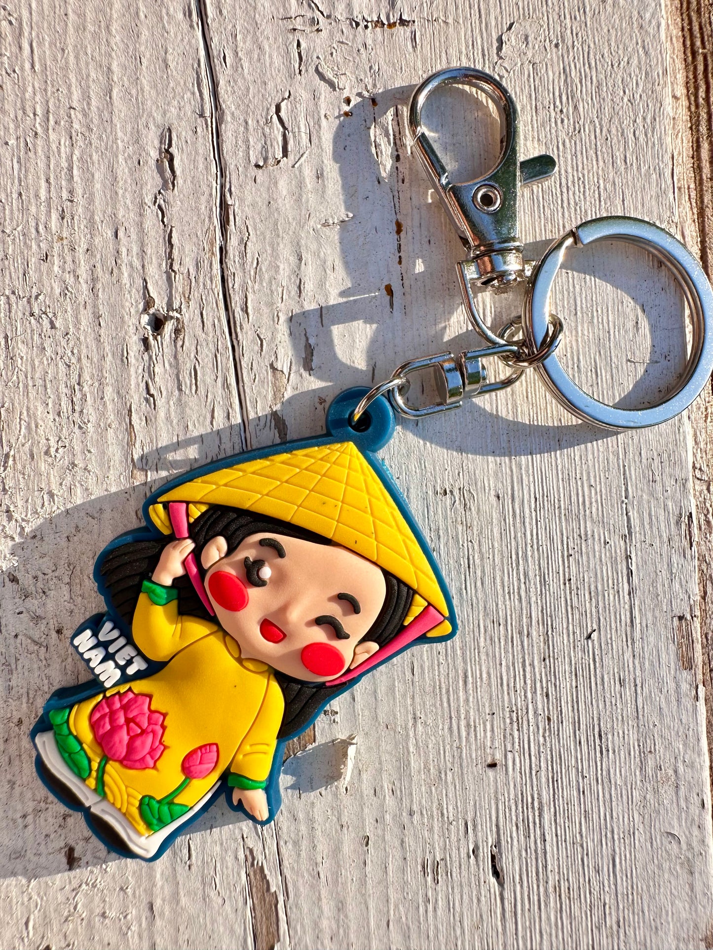 Vietnam Keychain — Vietnamese girl (Cô bé mặc áo dài)