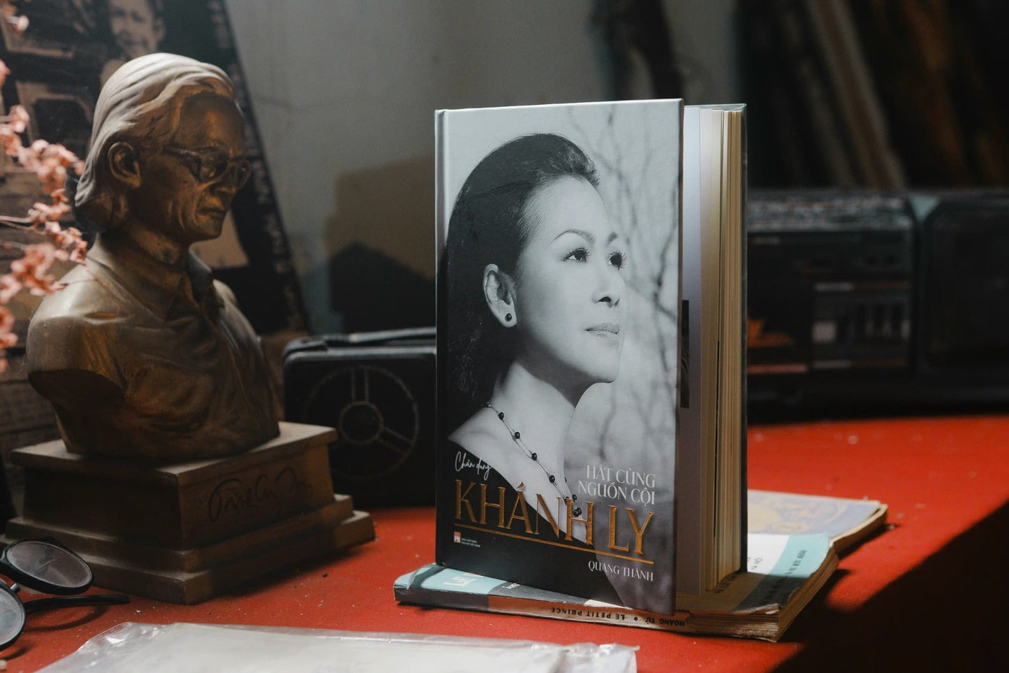 Hát Cùng Nguồn Cội - Chân Dung Khánh Ly Khánh Ly Memoir