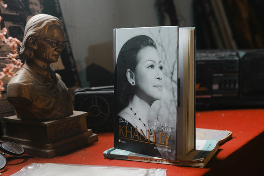 Hát Cùng Nguồn Cội - Chân Dung Khánh Ly Khánh Ly Memoir