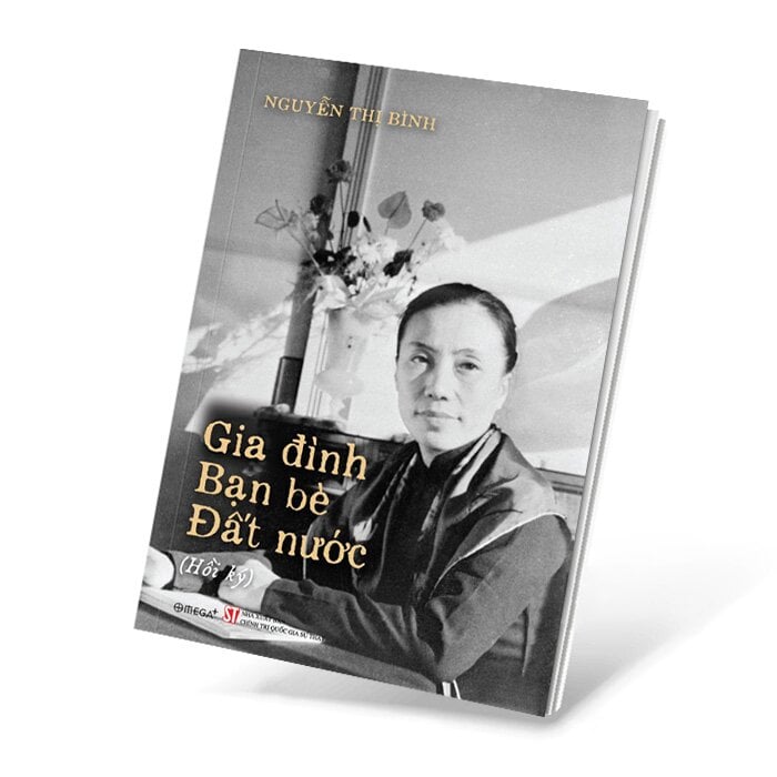 Family, Friends and Country: Memoir (Gia đình, bạn bè và đất nước: hồi ký)