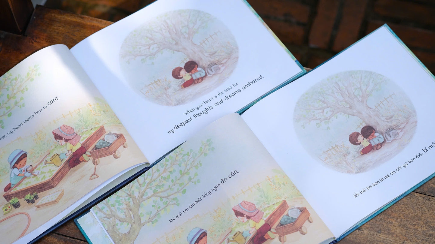 We are friends Chúng mình là bạn (A great book about friendship in Vietnamese language and English language)